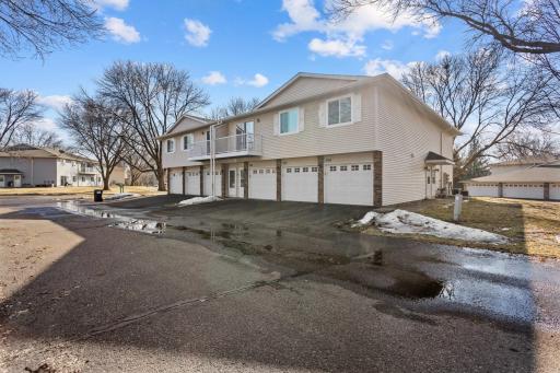 975 Pondview Court, Saint Paul, MN 55127