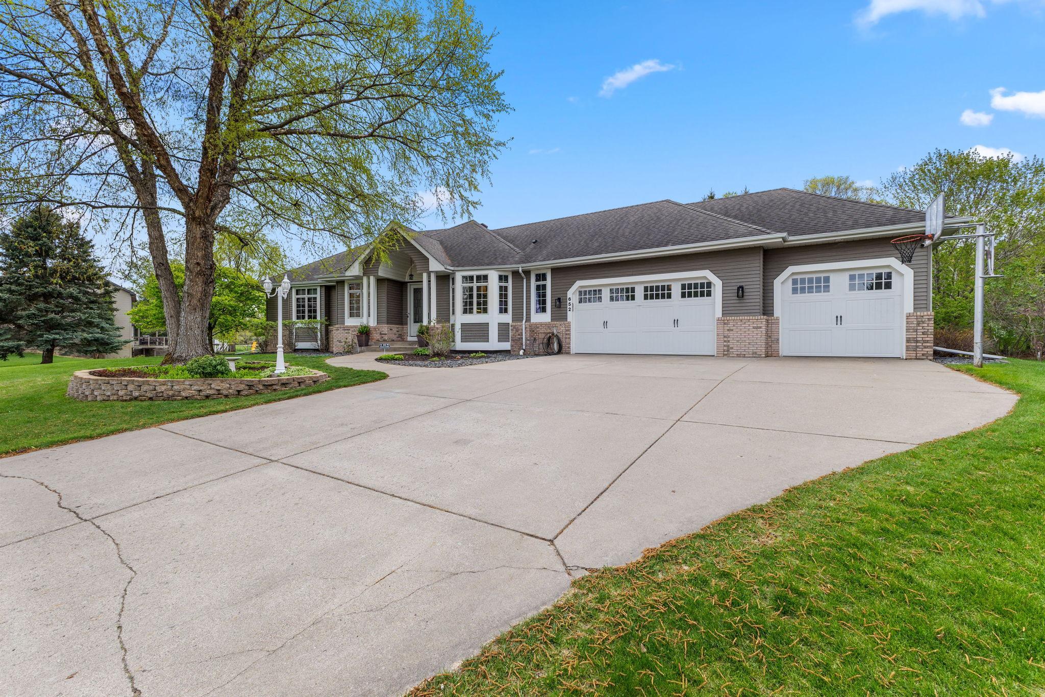 Vivid Spaces_ 652 136th Ln NE_03.jpg