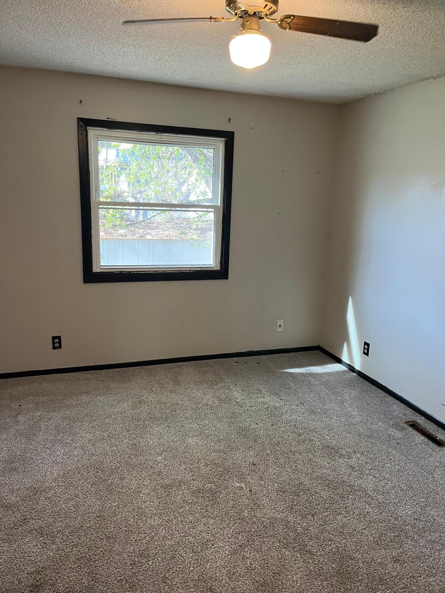 Good-sized primary bedroom