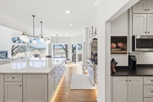 1000 Old Crystal Bay Road S, Wayzata, MN 55391