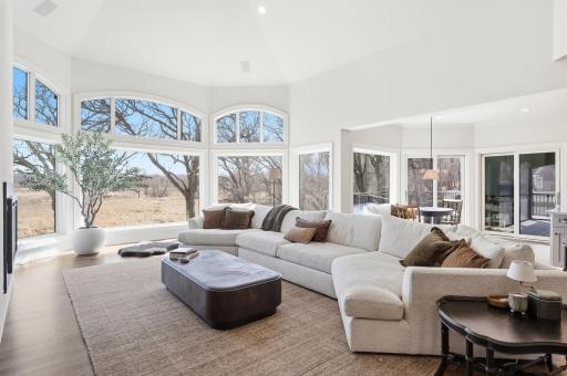 1000 Old Crystal Bay Road S, Wayzata, MN 55391