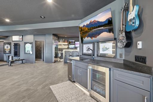 1000 Old Crystal Bay Road S, Wayzata, MN 55391