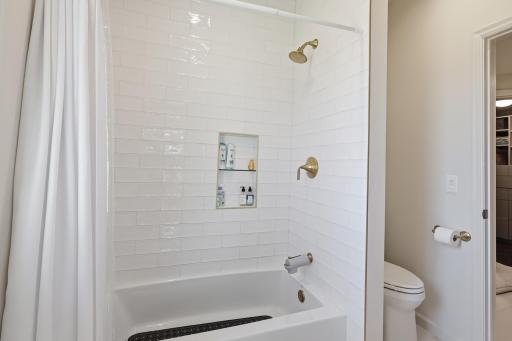 1000 Old Crystal Bay Road S, Wayzata, MN 55391