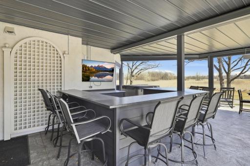 1000 Old Crystal Bay Road S, Wayzata, MN 55391