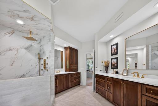 1000 Old Crystal Bay Road S, Wayzata, MN 55391