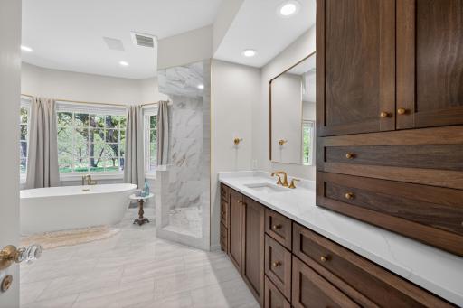 1000 Old Crystal Bay Road S, Wayzata, MN 55391