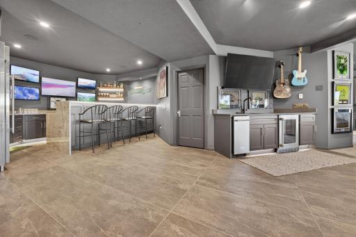 1000 Old Crystal Bay Road S, Wayzata, MN 55391