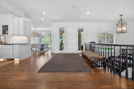 1000 Old Crystal Bay Road S, Wayzata, MN 55391