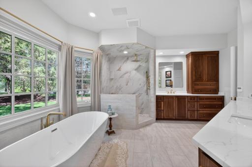 1000 Old Crystal Bay Road S, Wayzata, MN 55391