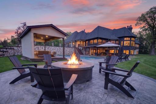 1000 Old Crystal Bay Road S, Wayzata, MN 55391
