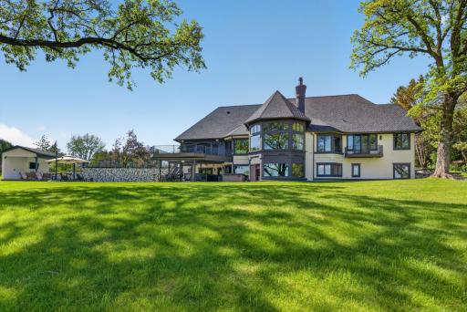 1000 Old Crystal Bay Road S, Wayzata, MN 55391