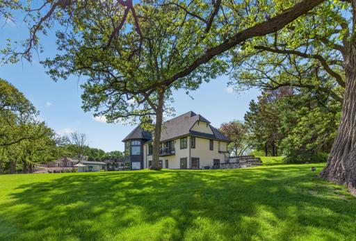 1000 Old Crystal Bay Road S, Wayzata, MN 55391