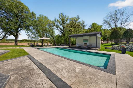 1000 Old Crystal Bay Road S, Wayzata, MN 55391