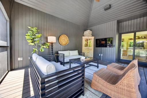 1000 Old Crystal Bay Road S, Wayzata, MN 55391