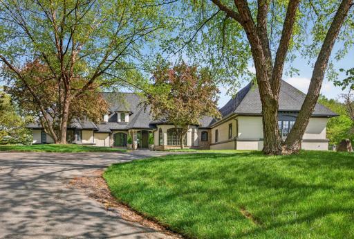 1000 Old Crystal Bay Road S, Wayzata, MN 55391