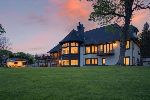 1000 Old Crystal Bay Road S, Wayzata, MN 55391