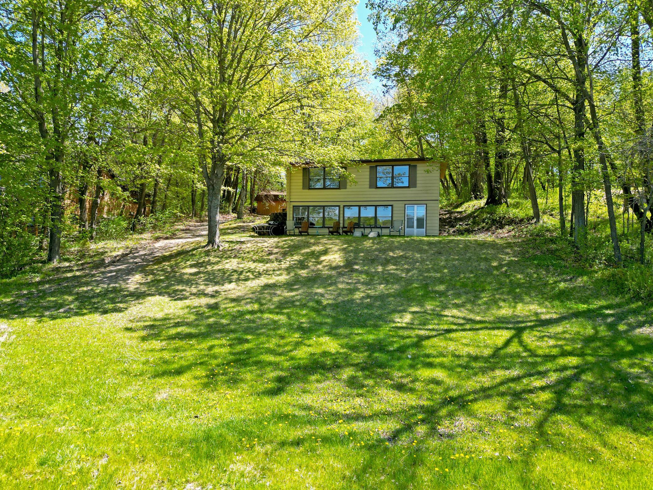 The lakeside of the property offers nice gentle slope to the lake.