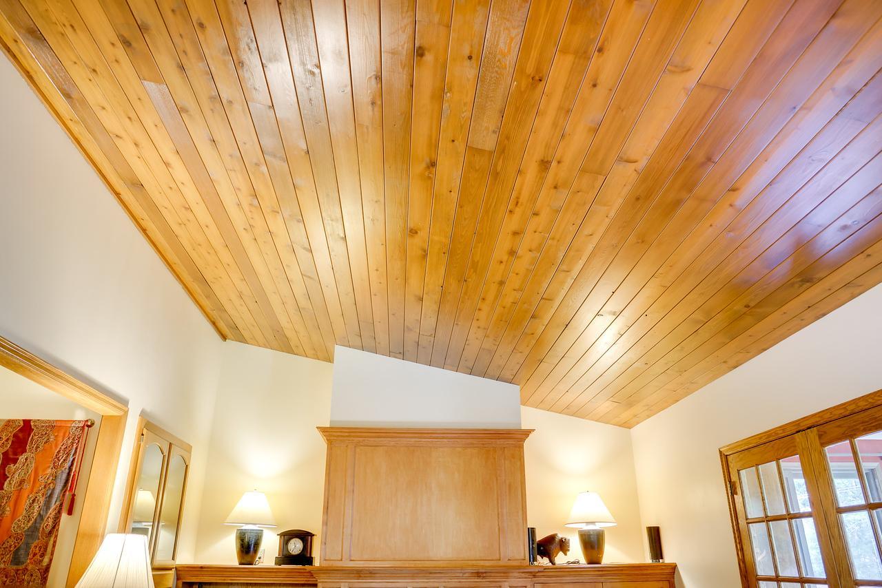13445 190th Living room Tongue and Groove Ceiling.jpg