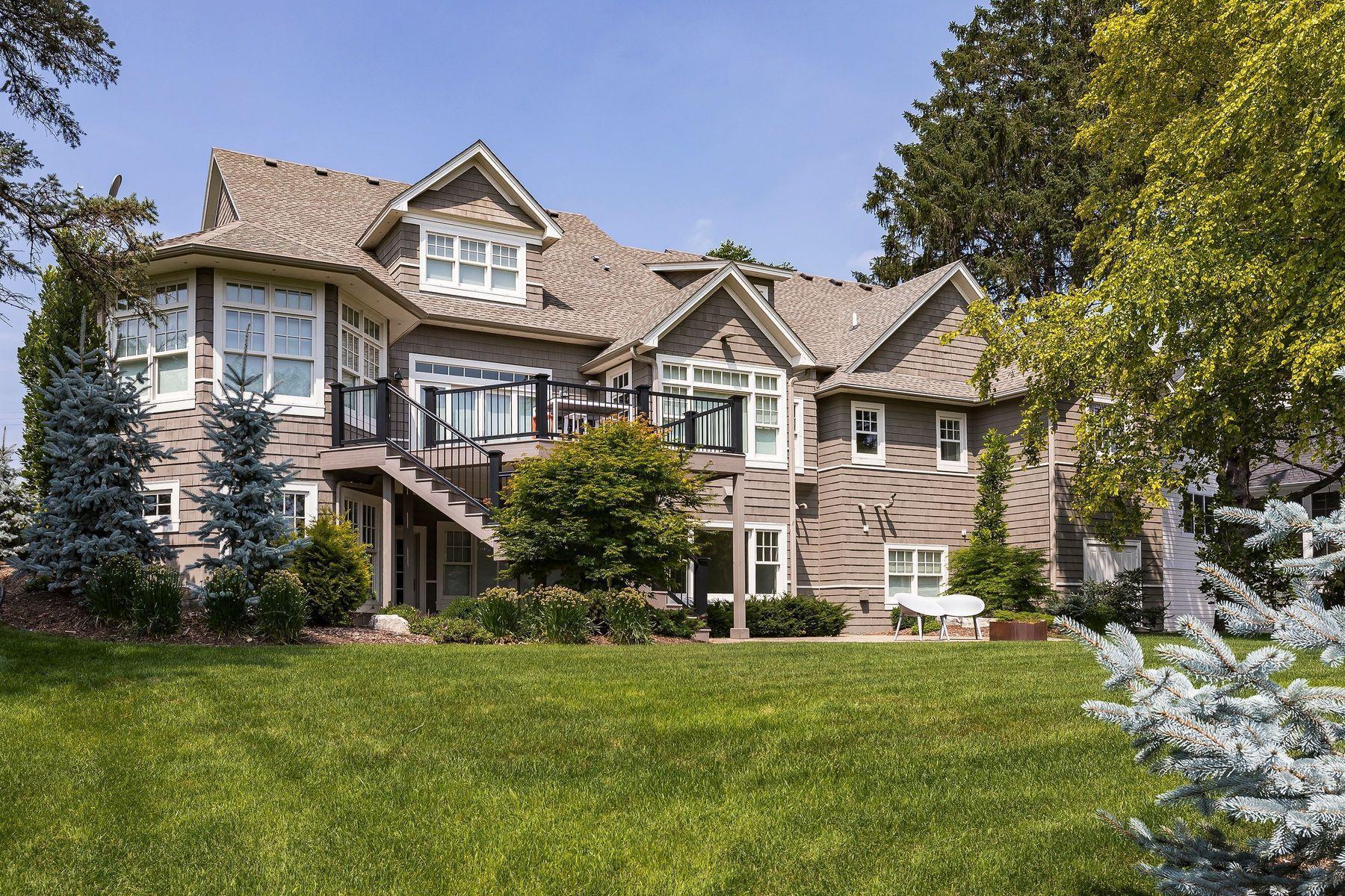 Views of Highlands Lake are private and serene