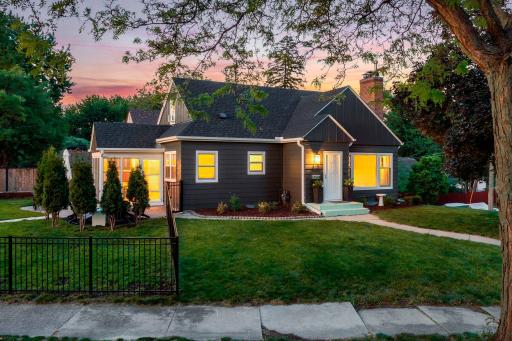 1-web-or-mls-5455 Shoreview Ave-9 copy.jpg