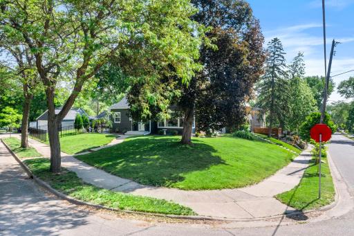 7-web-or-mls-5455 Shoreview Ave-15.jpg