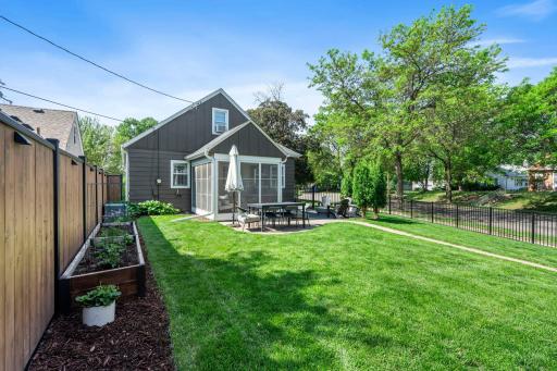 14-web-or-mls-5455 Shoreview Ave-94.jpg