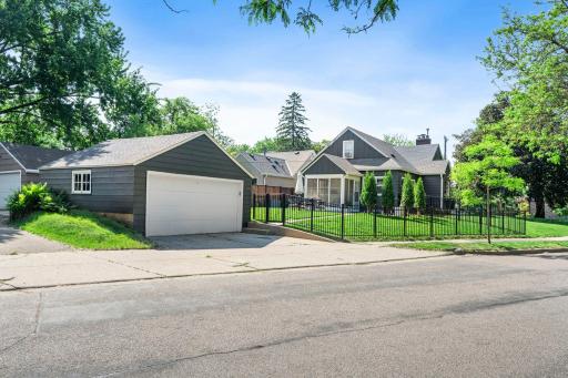 21-web-or-mls-5455 Shoreview Ave-54.jpg