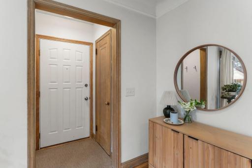 42-web-or-mls-5455 Shoreview Ave-73.jpg
