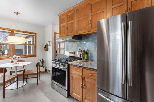 49-web-or-mls-5455 Shoreview Ave-108.jpg