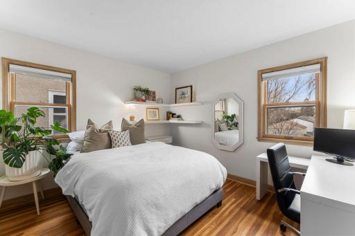 54-web-or-mls-5455 Shoreview Ave-133.jpg