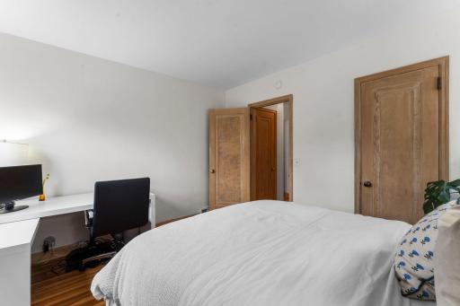 55-web-or-mls-5455 Shoreview Ave-138.jpg