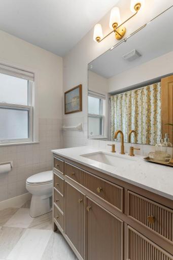 57-web-or-mls-5455 Shoreview Ave-148.jpg