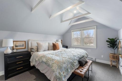 63-web-or-mls-5455 Shoreview Ave-178.jpg