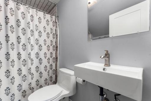 66-web-or-mls-5455 Shoreview Ave-193.jpg