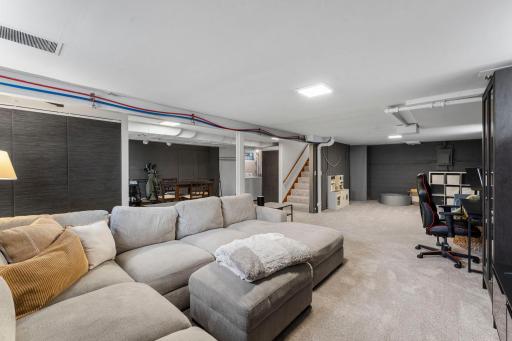 73-web-or-mls-5455 Shoreview Ave-226.jpg