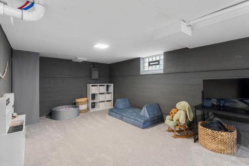 74-web-or-mls-5455 Shoreview Ave-231.jpg