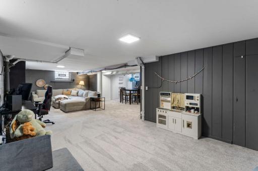 75-web-or-mls-5455 Shoreview Ave-238.jpg