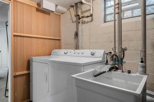 78-web-or-mls-5455 Shoreview Ave-251.jpg