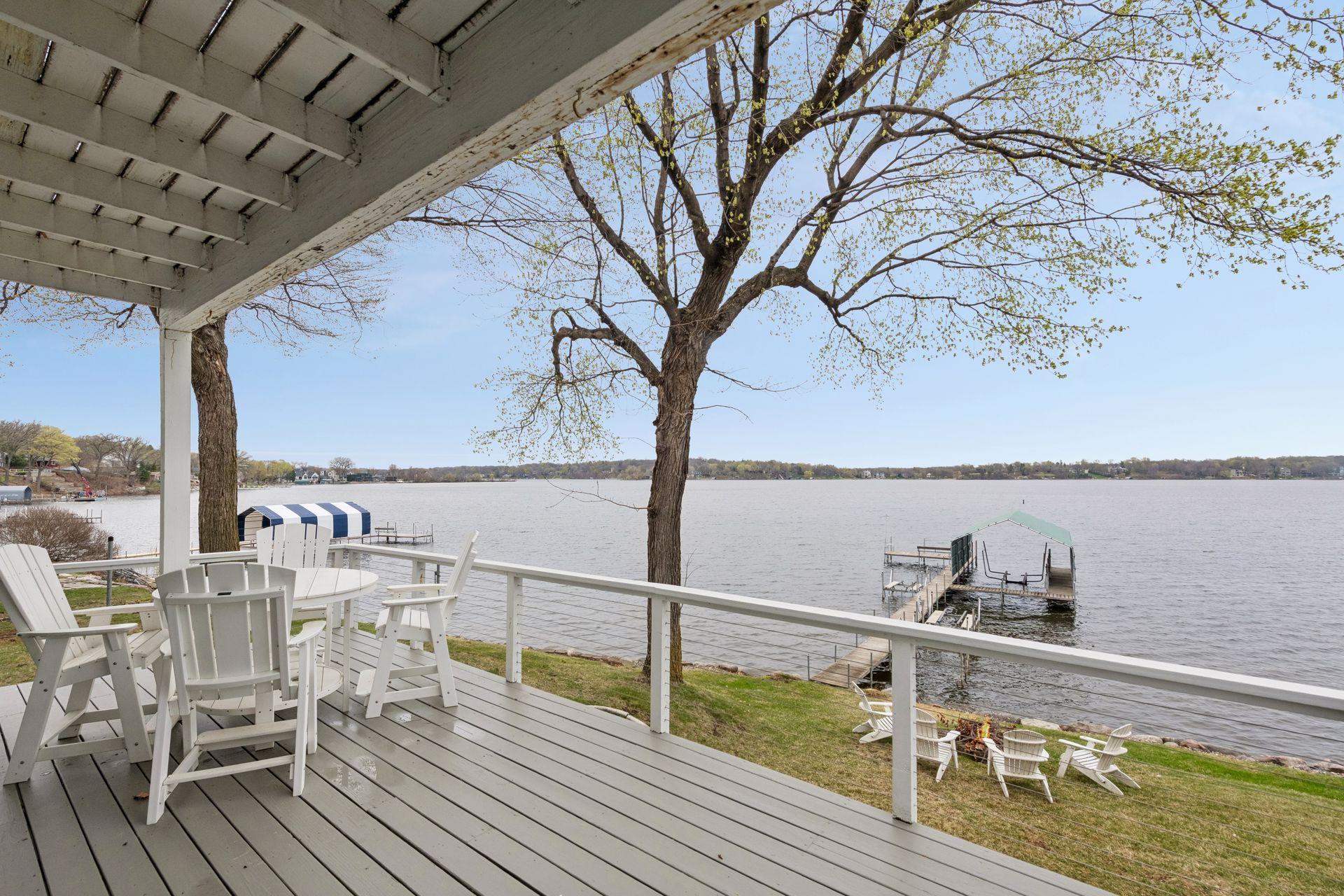 Expansive lake views.