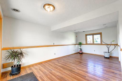 564 Monnens Avenue, Shakopee, MN 55379