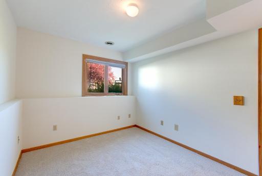 564 Monnens Avenue, Shakopee, MN 55379