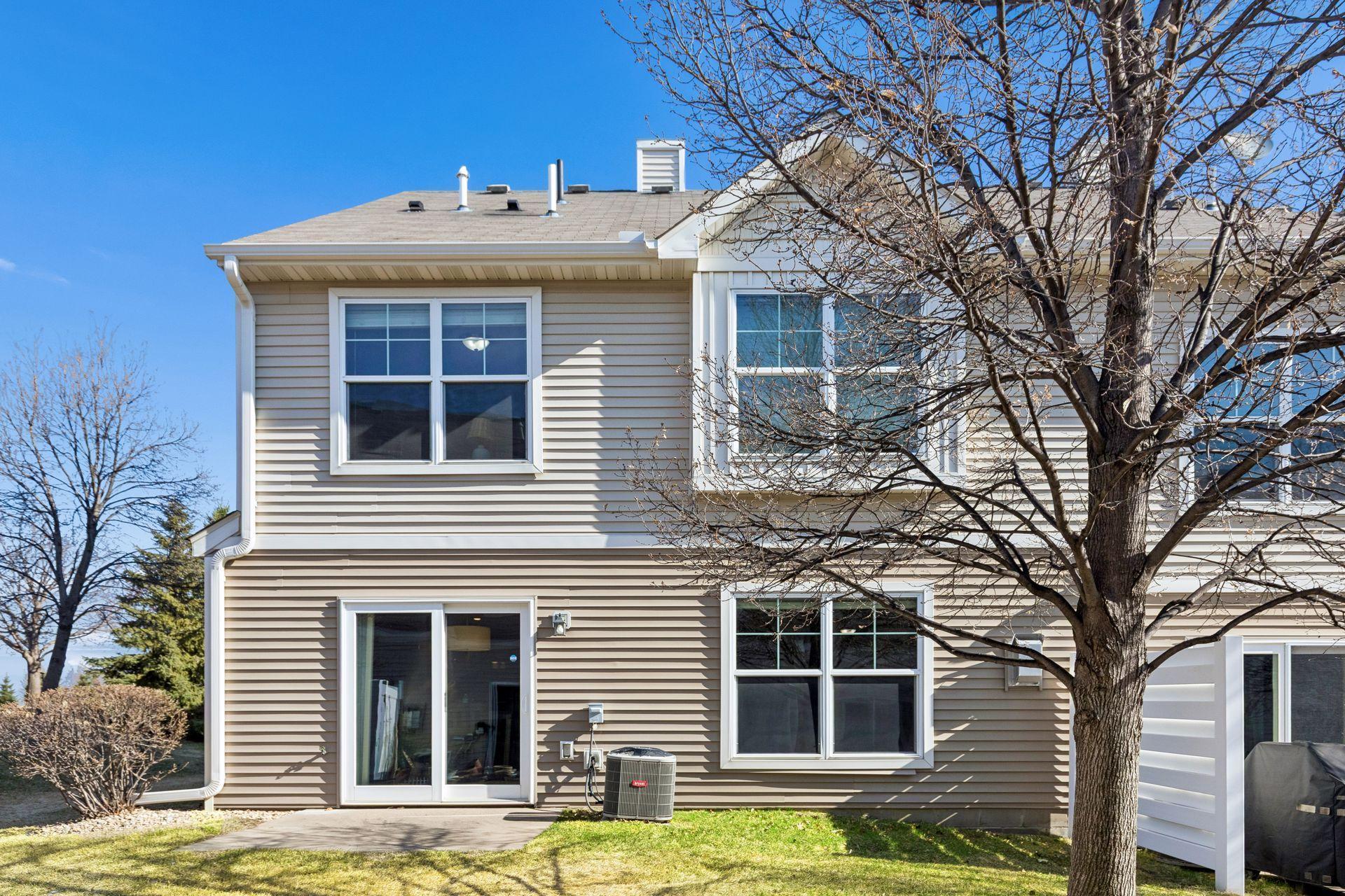 Convenient location close to shopping, dining, walking paths and recreation