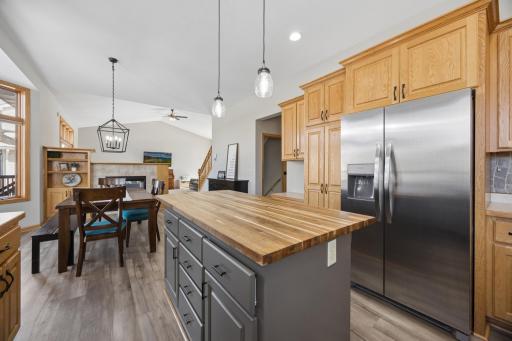 Note the additional space in the island that might be space for utensils and other uses.
