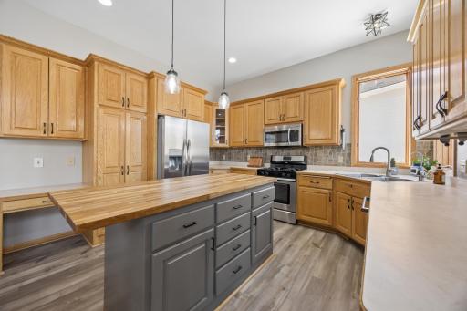 The kitchen offers stainless steel appliances, and a tremendous storage options! Enjoy a reverse osmosis system for drinking water right out of the sink (right corner).