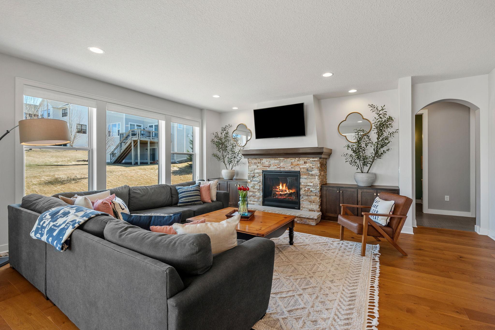 18-web-or-mls-1640 Dutch Lake Dr-21.jpg