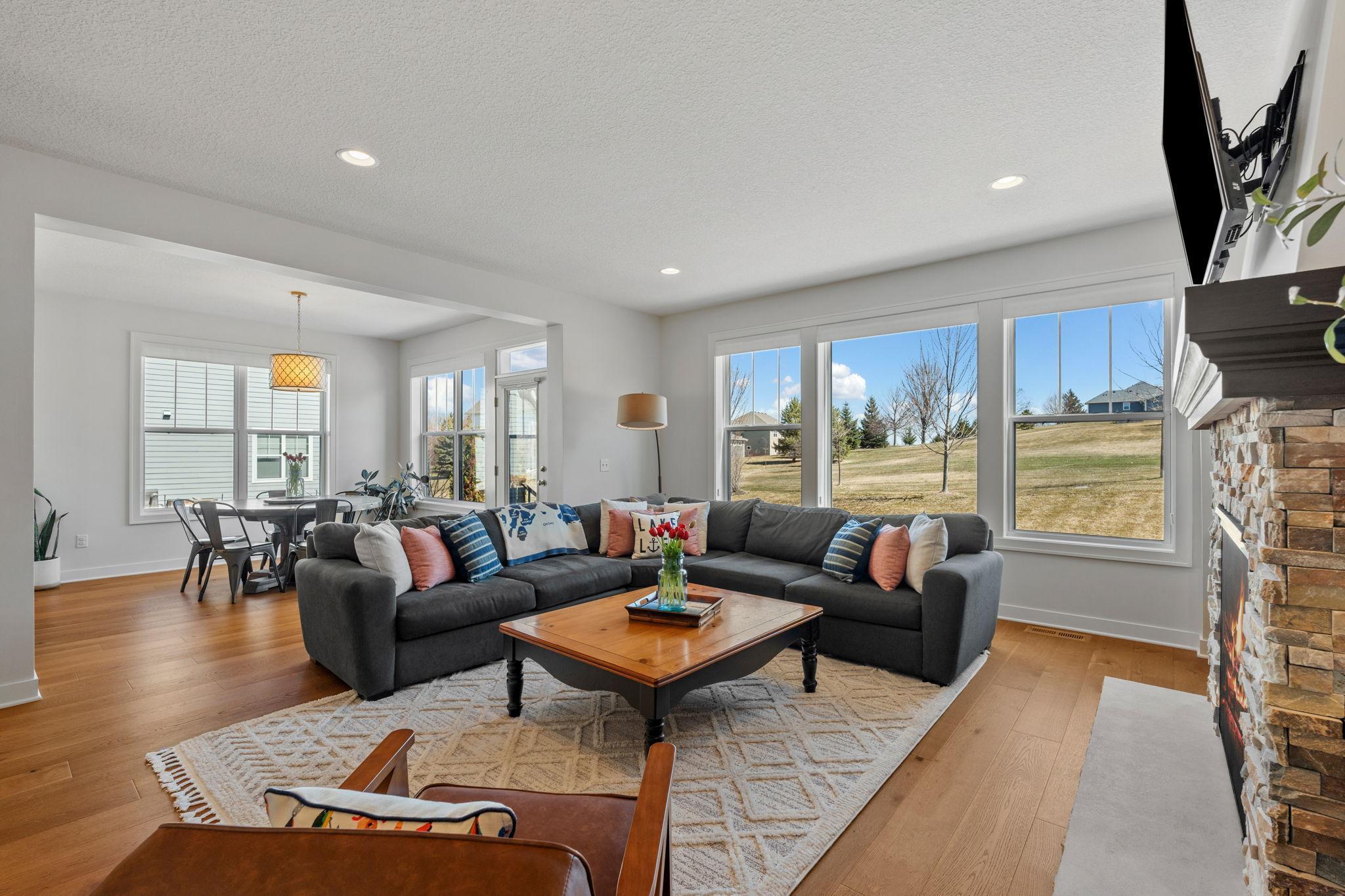 21-web-or-mls-1640 Dutch Lake Dr-24.jpg