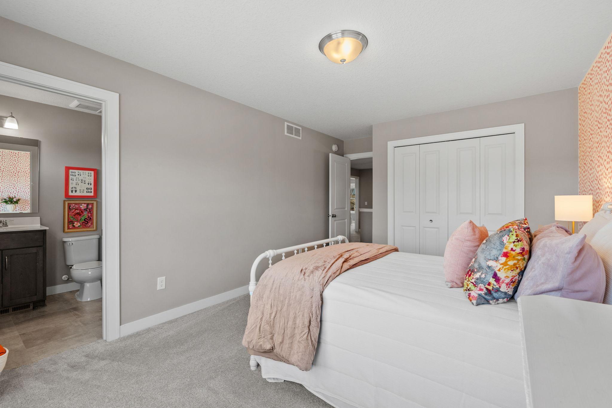 40-web-or-mls-1640 Dutch Lake Dr-44.jpg