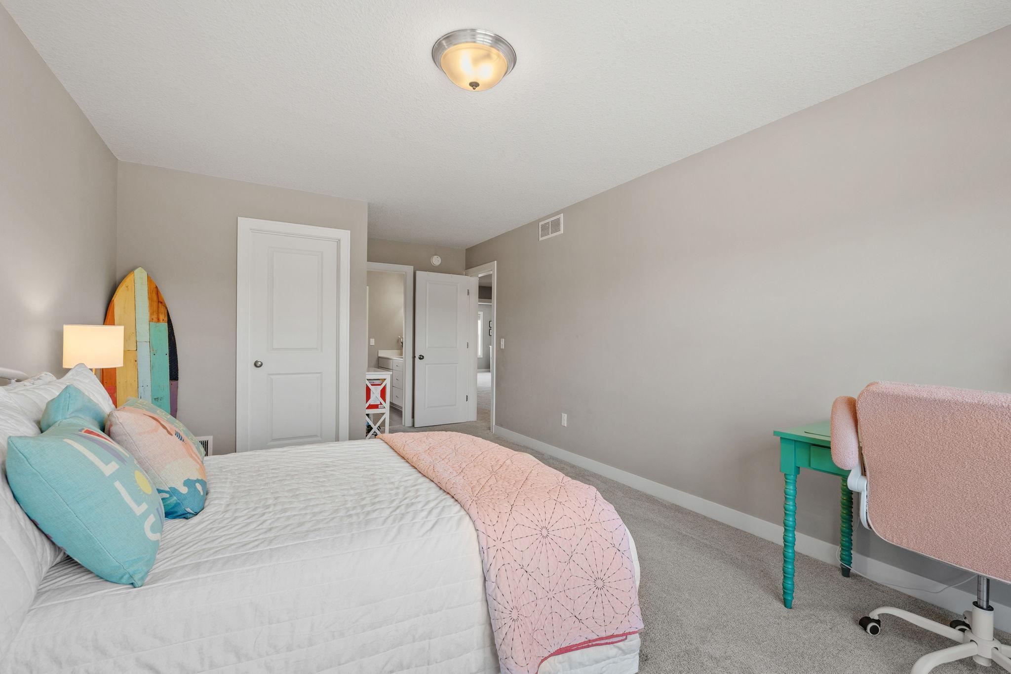 45-web-or-mls-1640 Dutch Lake Dr-51.jpg