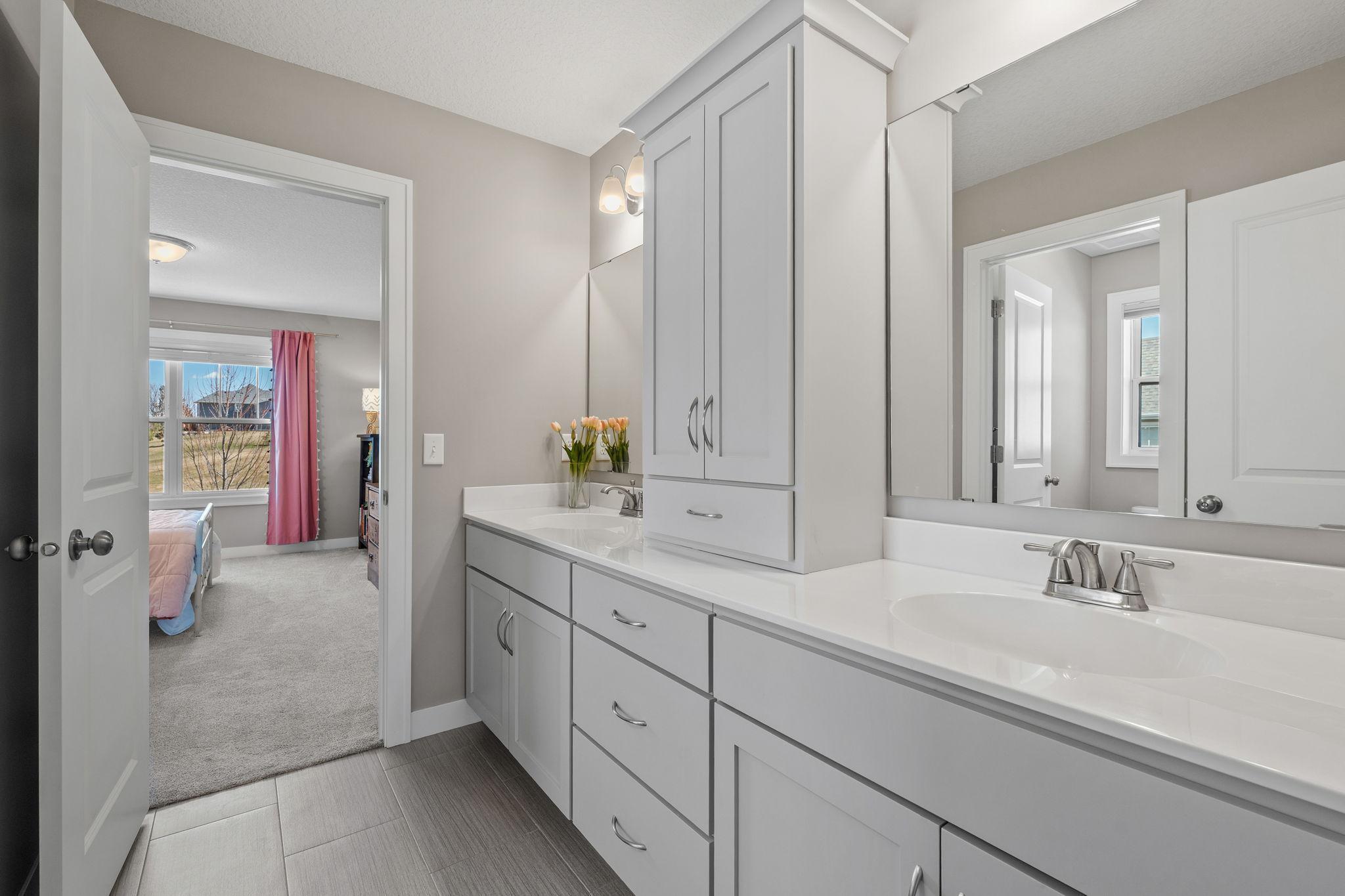 46-web-or-mls-1640 Dutch Lake Dr-52.jpg