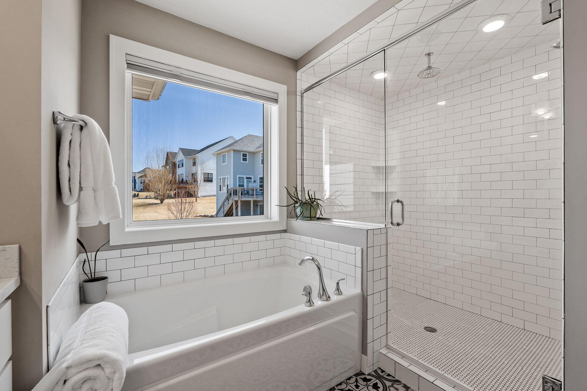 59-web-or-mls-1640 Dutch Lake Dr-65.jpg